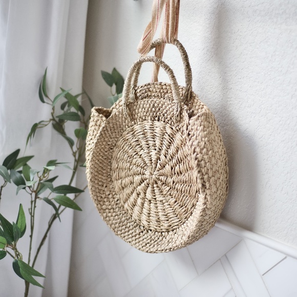 Hand Crafted Natural Straw Handbag - Picture 7 of 8